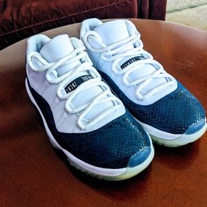 Air Jordan snake skin 11 lows size 9 men